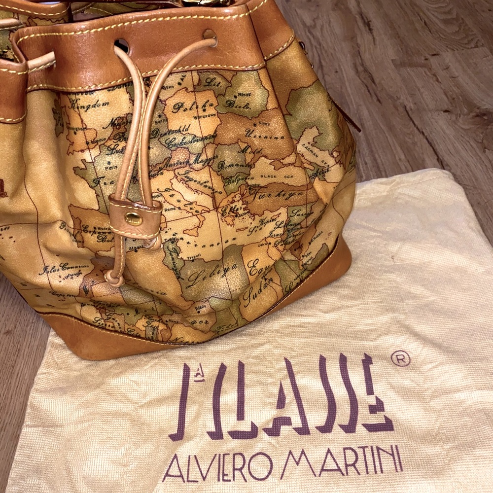 Alviero Martini bucket bag